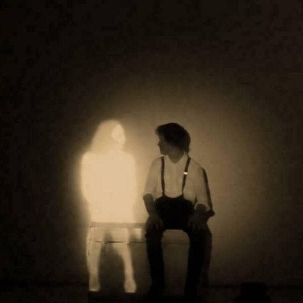 Alone Dp